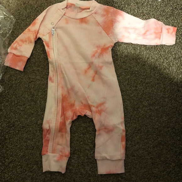 Tie-dye baby onesies for girls - Picture 3 of 5